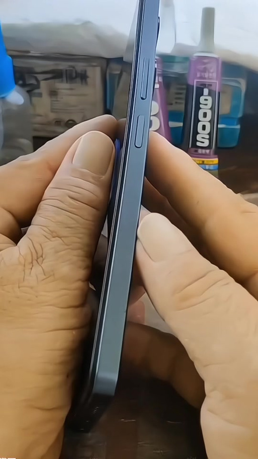 手机屏幕起翘边了怎么办